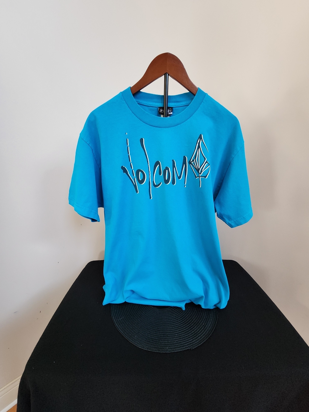 Volcom Men's Turquoise Blue Logo Tee. Size Large.